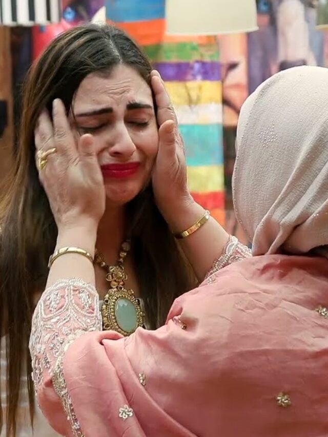 मां को देख भावुक हुईं फरहाना